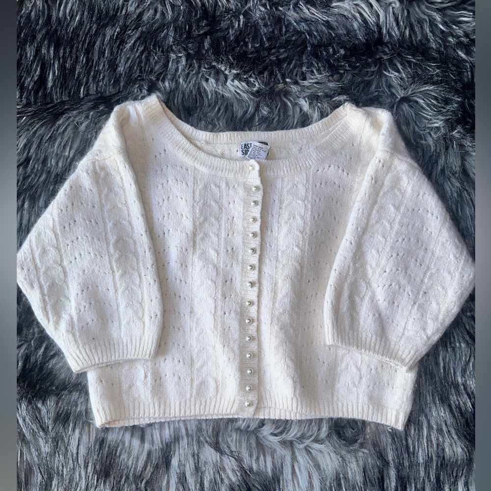 Vintage-Inspired Cream Cropped Cardigan Sweater - Picture 4 of 8